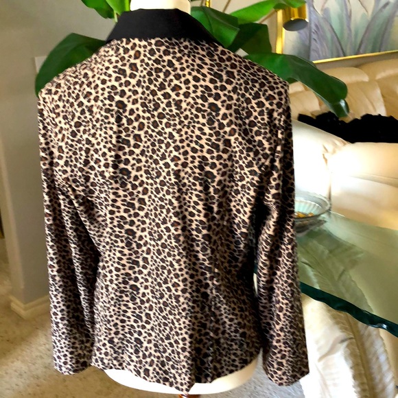 SZ M-L. JACKET NEVER HAD TAGS - Picture 2 of 3